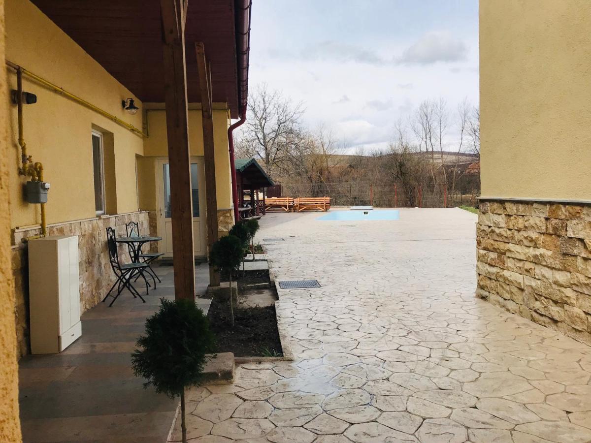 Casa Ryana Self Check-In Motel Gilău Exterior photo